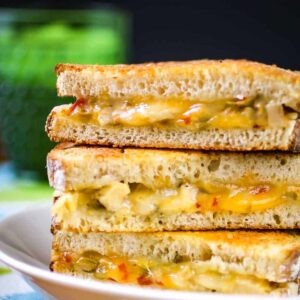 CHICKEN CHEESE SANDWICH