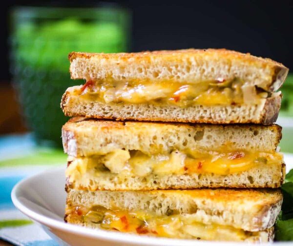 CHICKEN CHEESE SANDWICH