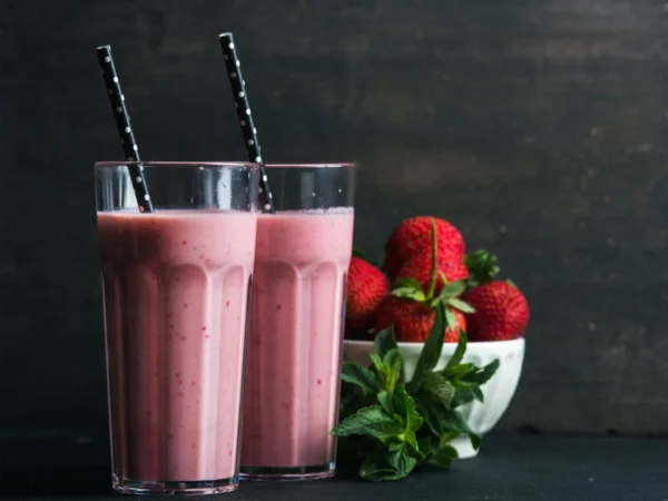 STRAWBERRY SHAKE